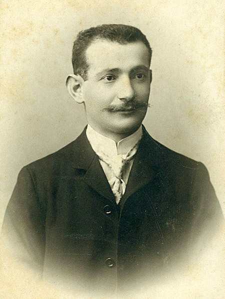 Haim on his return from his studies in Kronstadt (Brasov), in 1901.