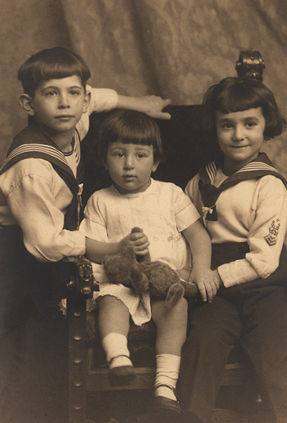 Gisy, Reni and Uriel. Germany, 1924