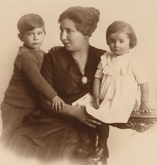 Gisy, Ronya and Uriel Abraham - Berlin, 1920