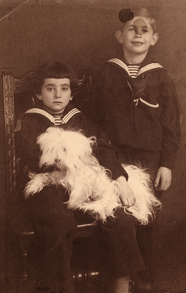 Uriel, Gisy and their dog. Düsseldorf, 1925