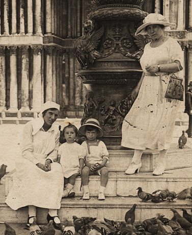 Kitza, Uly, Gisi and Ronya in Venise, 1920