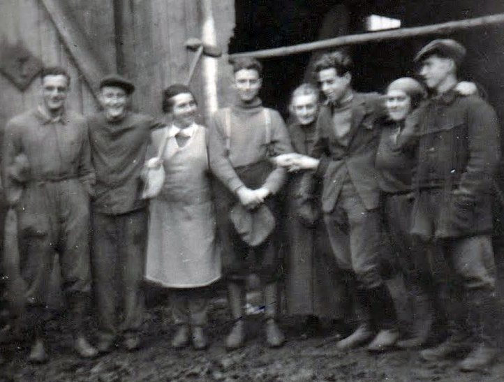 Hachshara group in front of the stables.